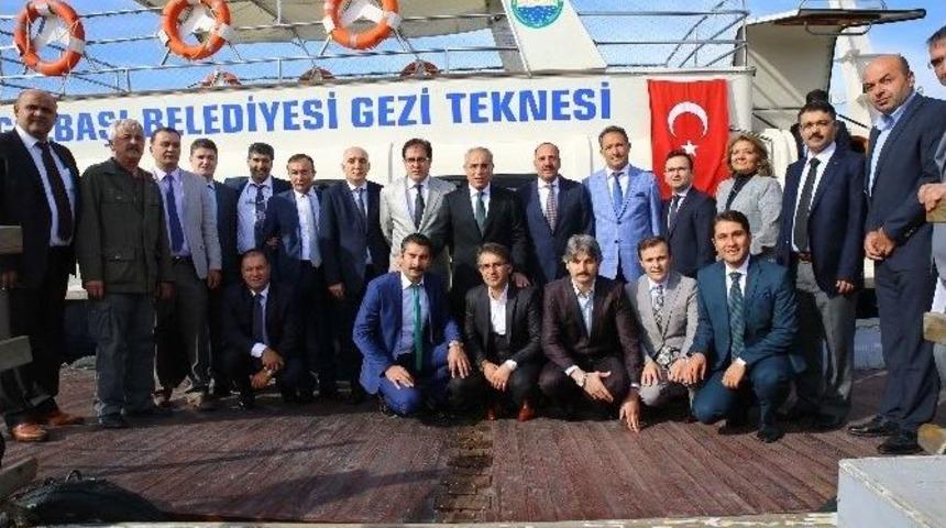 Bakan Top&ccedil;u G&ouml;lbaşı Belediyesi&rsquo;ni Ziyaret Etti