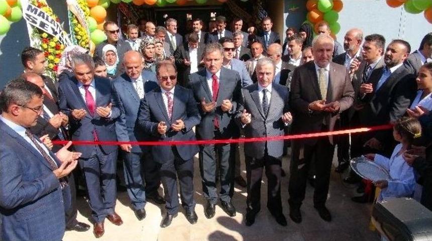 &Ccedil;avuşoğlu Spor Salonu&rsquo;nun A&ccedil;ılışı Yapıldı