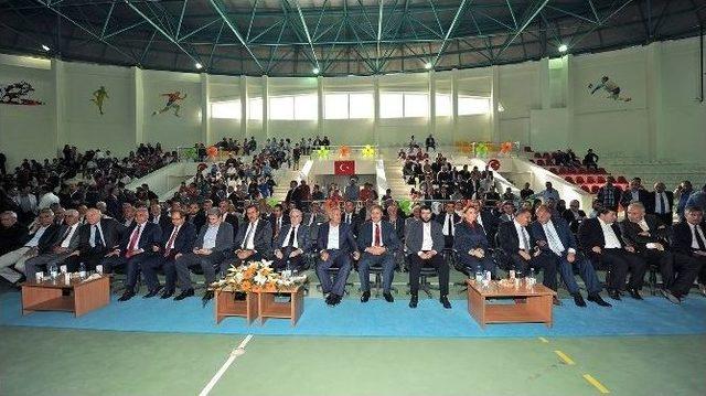 Büyükşehir Kapalı Spor Salonu Törenle Açıldı