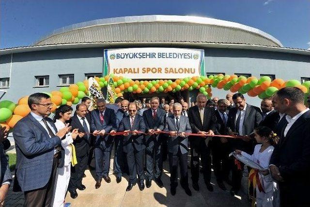 Büyükşehir Kapalı Spor Salonu Törenle Açıldı