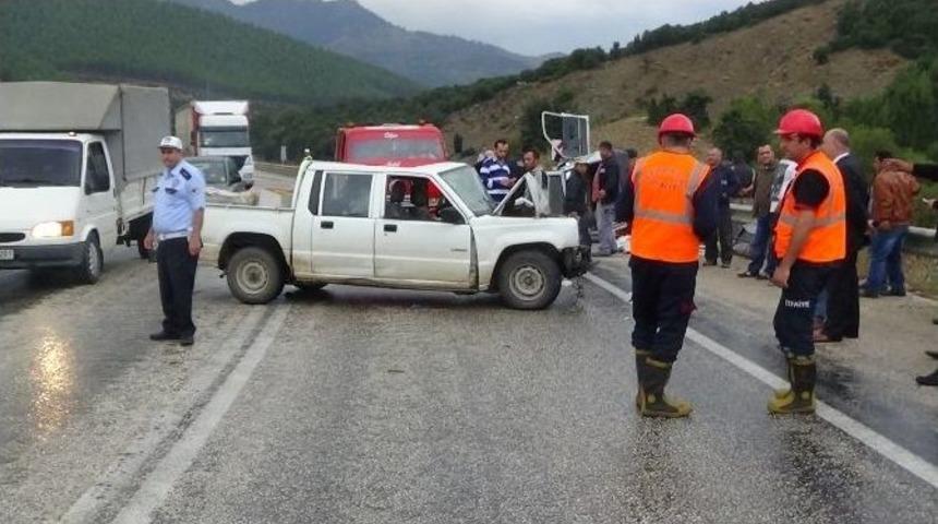 Isparta&rsquo;da Trafik Kazası: 4 Yaralı