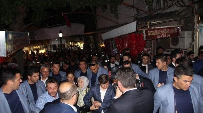 Başbakan Davutoğlu Manisa&rsquo;da Esnafı Ziyaret Etti