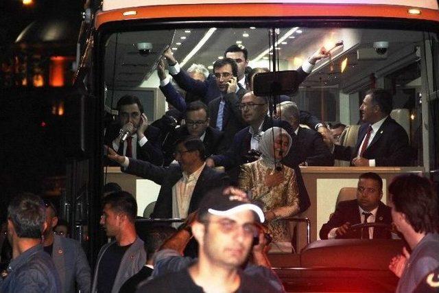 Başbakan Davutoğlu Manisa’da Esnafı Ziyaret Etti