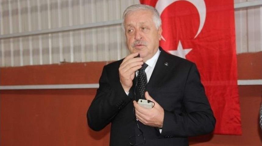 Milletvekili Adayı Uzer, Halı Fabrikası İş&ccedil;ileriyle Yemekte Buluştu