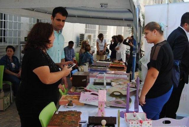 Toplum Ruh Sağlığı Merkezi Danışanları Eserlerini Sergiledi