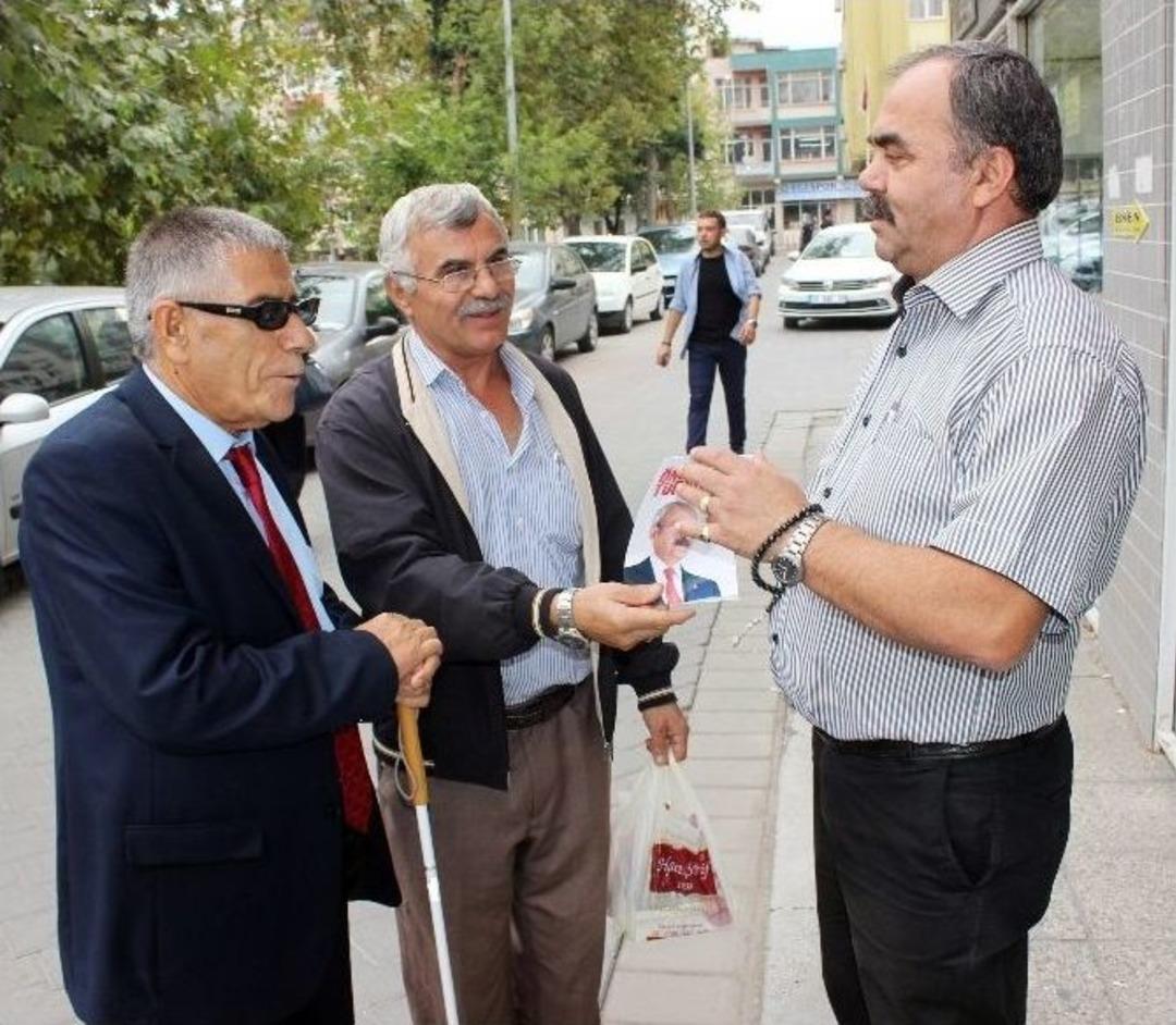 (&ouml;zel Haber) G&ouml;rme Engelli Aday Emekli Maaşıyla Se&ccedil;im Kampanyası Y&uuml;r&uuml;t&uuml;yor