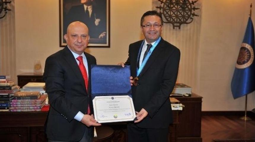 Başkan Tiryaki Doktora Diplomasını Aldı
