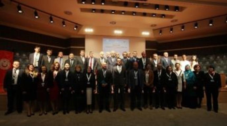 Uluslararası T&uuml;rk&ccedil;enin Yabancı Dil Olarak &Ouml;ğretimi