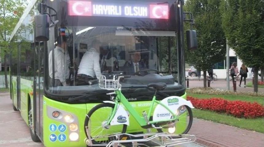 B&uuml;y&uuml;kakın Yeni Otob&uuml;s&uuml;n Direksiyonuna Ge&ccedil;ti