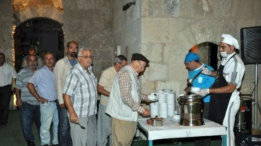 Tarsus&rsquo;ta &lsquo;bereket &Ccedil;orbası&rsquo; Dağıtıldı