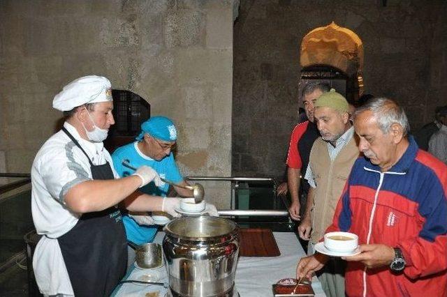 Tarsus’ta ‘bereket Çorbası’ Dağıtıldı