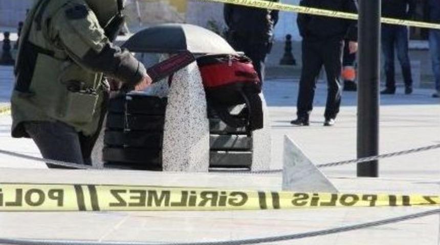 Truva Atı &Ouml;n&uuml;nde Bomba Paniği