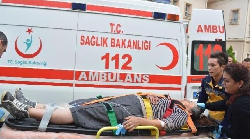 Kazada Yaralanan K&uuml;&ccedil;&uuml;k Kız Hastaneye Kucağında Oyuncağıyla Getirildi