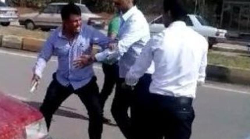 Sokak Ortasında Silahlar &Ccedil;ekildi