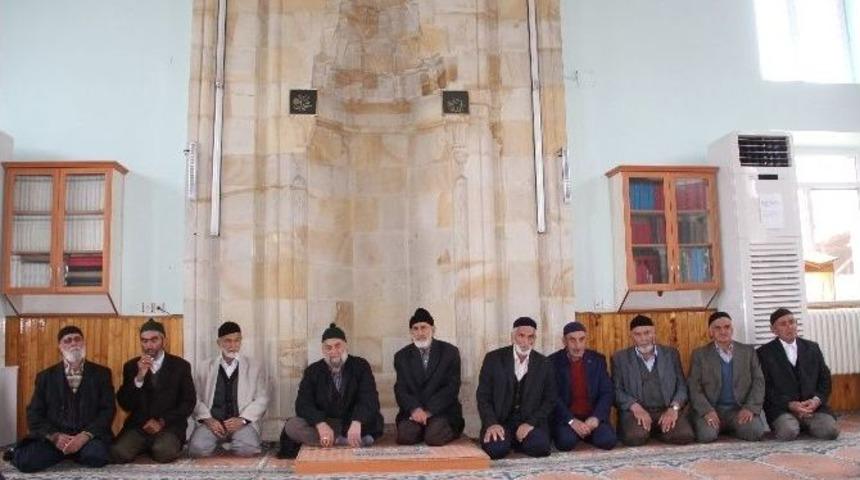 Emekli İmamlar Merhum Olan İmamlara Mevlit Okudular