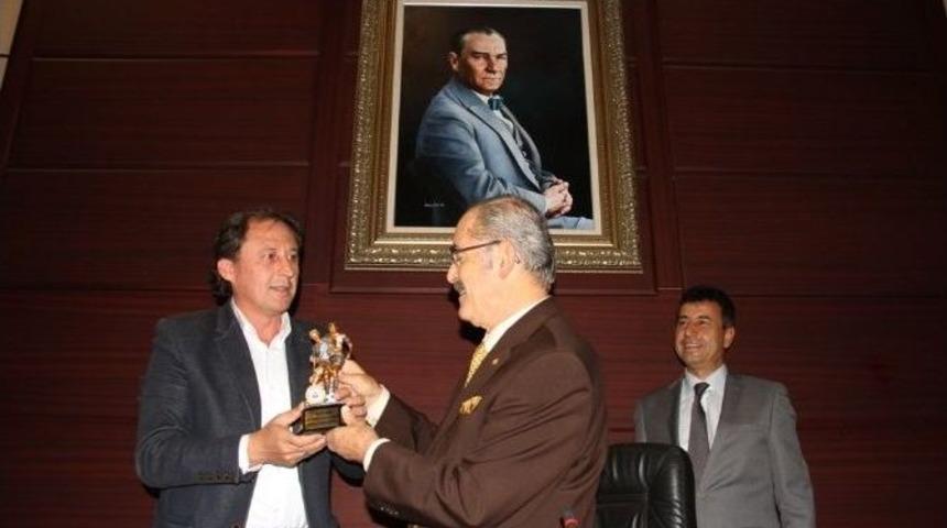 B&uuml;y&uuml;kerşen&rsquo;den Amat&ouml;r Futbol Kul&uuml;plerine Tesis M&uuml;jdesi