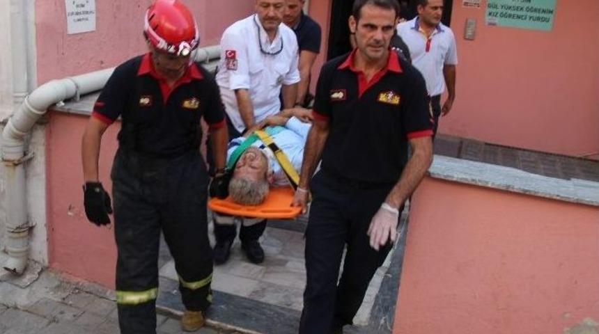 &Ouml;ğrenci Yurdunun Y&uuml;k Asans&ouml;r&uuml; Koptu: 1 Yaralı