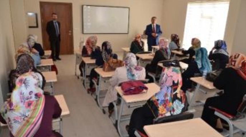 Kur&rsquo;an Kursu &Ouml;ğreticilerine Hizmet İ&ccedil;i Eğitim Semineri D&uuml;zenleniyor