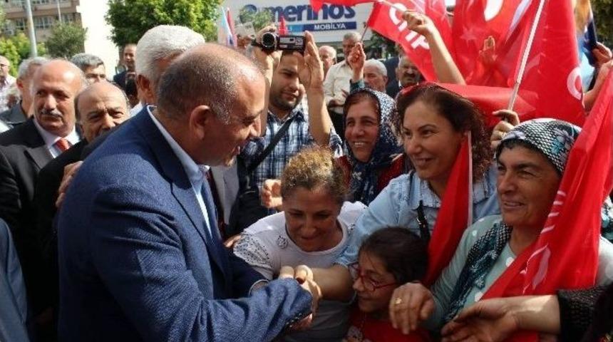 G&uuml;rsel Tekin Silahların Koşulsuz Bırakılması Gerektiğini Vurguladı