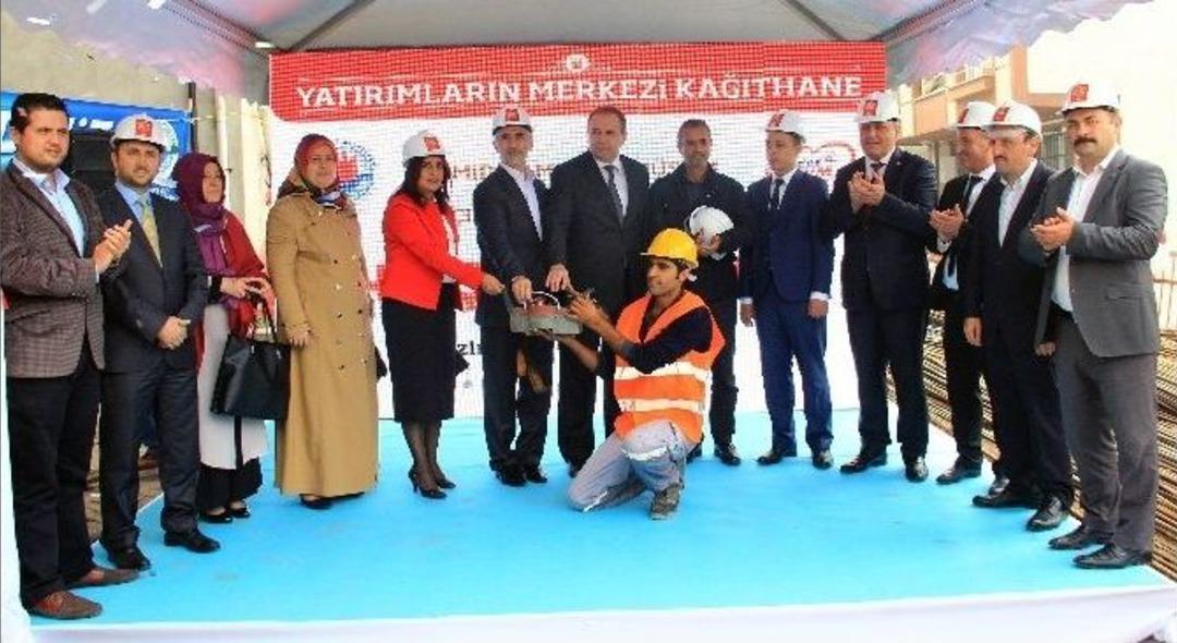 Kağıthane&rsquo;de A&ccedil;ılış Ve Temel Atma T&ouml;reni Bir Arada