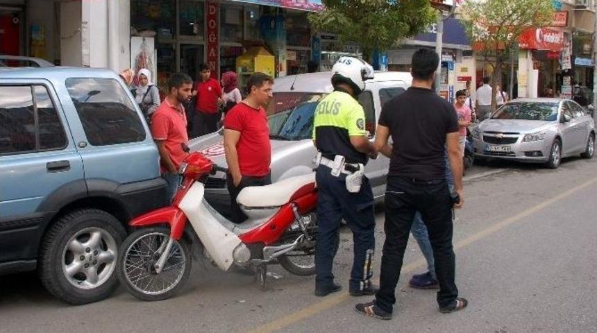 Motosiklet Yayaya &Ccedil;arptı; 1 Yaralı