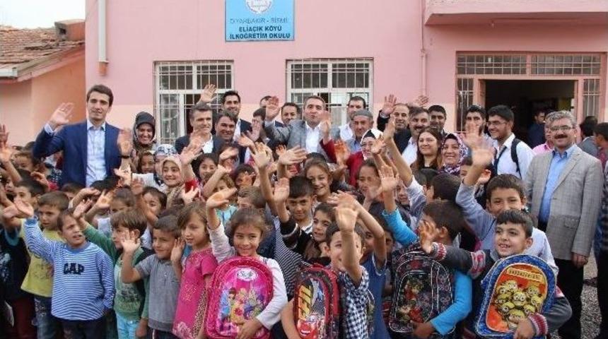 Ak Parti İstanbul İl Teşkilatı Diyarbakır&rsquo;da 3 Bin &Ouml;ğrenciye &Ccedil;anta Dağıttı