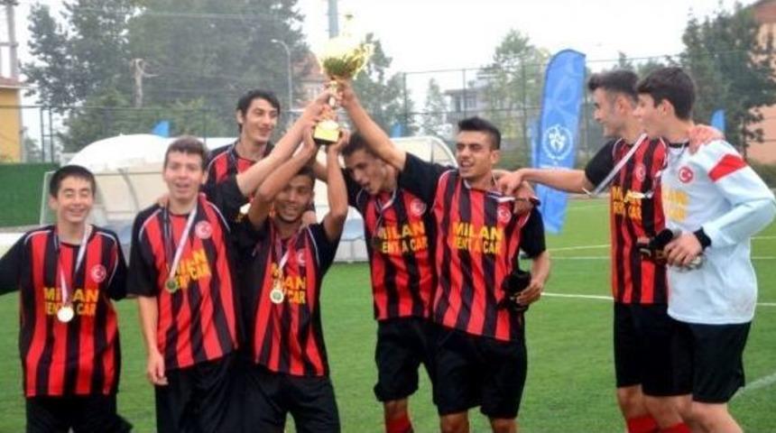 Engelleri Aşarak Şampiyon Oldular