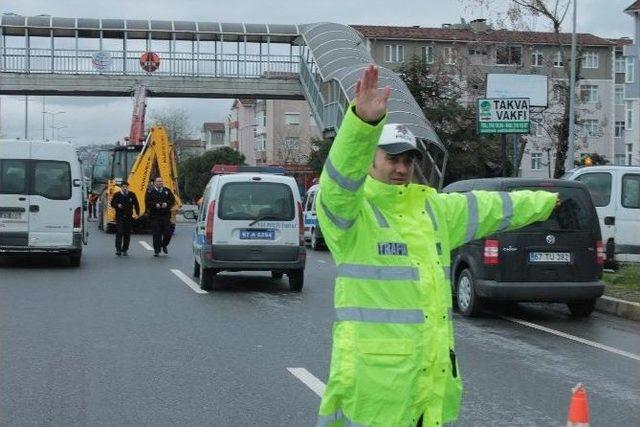 Gülüç’teki Üst Geçitte Yıkılma Tehlikesi