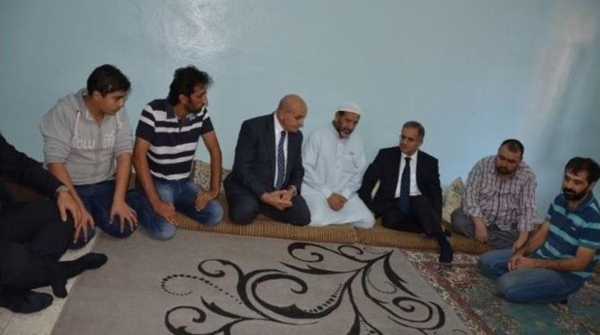 Vali Tapsız, Anadolu Ajansı Halep Muhabirinin Ailesine Taziye Ziyaretinde Bulundu.