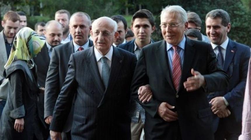 Ak Partili Kahraman, &Uuml;niversiteli &Ouml;ğrencilerin Sorularını Yanıtladı