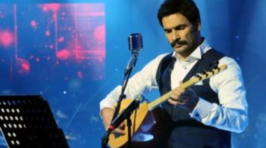 Uğur Işılak&rsquo;ın Beklenen Alb&uuml;m&uuml; Kasım Ayında &Ccedil;ıkıyor