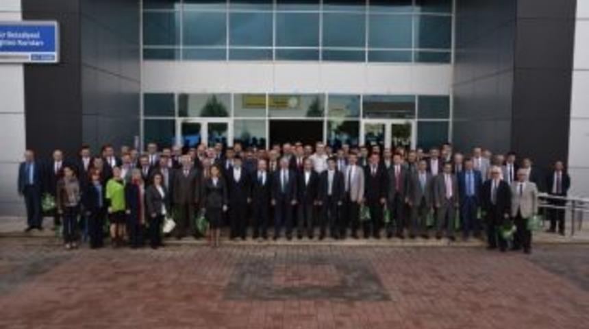 Başkan &Uuml;z&uuml;lmez, Okul M&uuml;d&uuml;rleri İle Kaynaşma Toplantısı D&uuml;zenledi