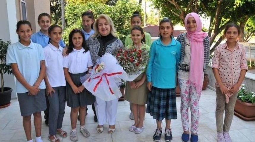 Kız &Ouml;ğrenciler Kevser &Ccedil;akacak&rsquo;ı Valilik Konağı&rsquo;nda Ziyaret Etti