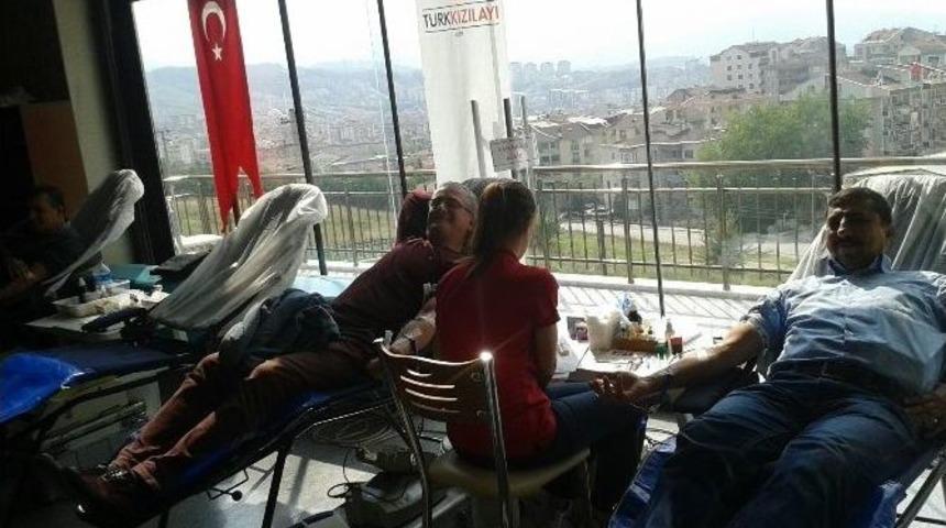 Cami Cemaati Kan Bağışladı