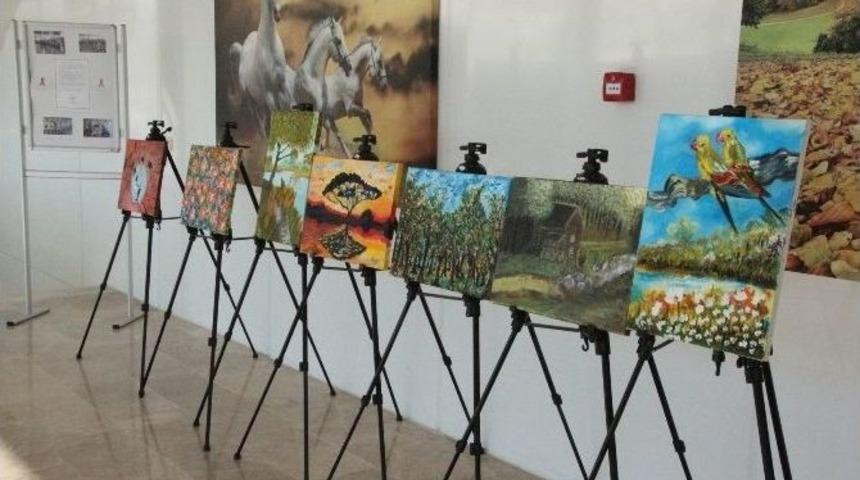 Kanser Hastalarının Yaptığı Resimler Sergilendi