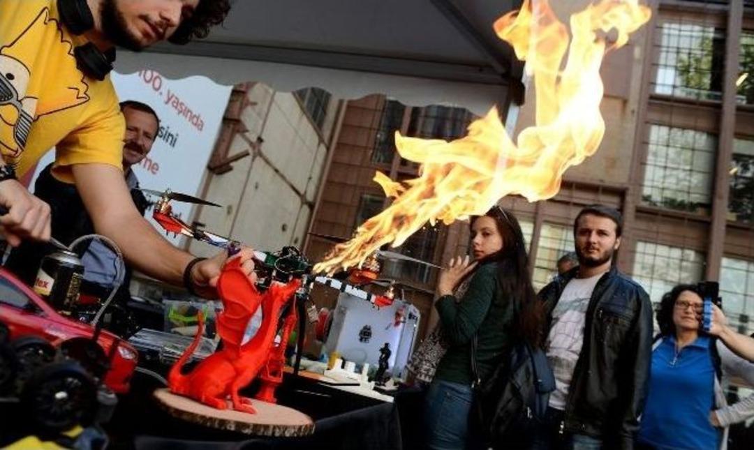 Robotlar &Ccedil;alıştı, Halılar M&uuml;zik Yaptı, Drone&rsquo;lar Yarıştı