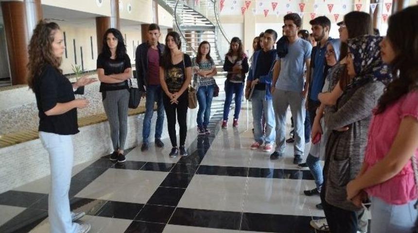 Mak&uuml; &Ouml;ğrencilerine Oryantasyon Eğitimi
