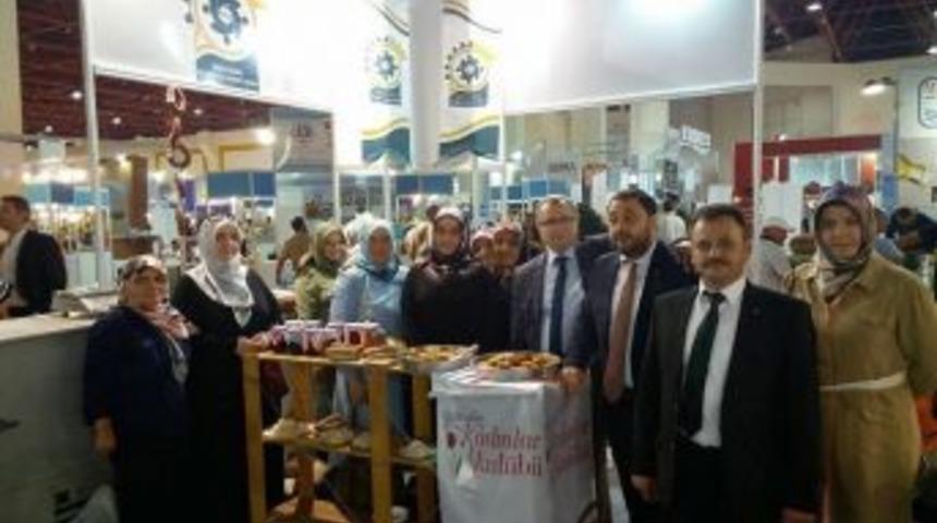 Bolvadin Kadınlar Kul&uuml;b&uuml; &Uuml;yeleri &ldquo;y&ouml;rex- 2015 Y&ouml;resel &Uuml;r&uuml;nler Fuarına&rdquo; Katıldı
