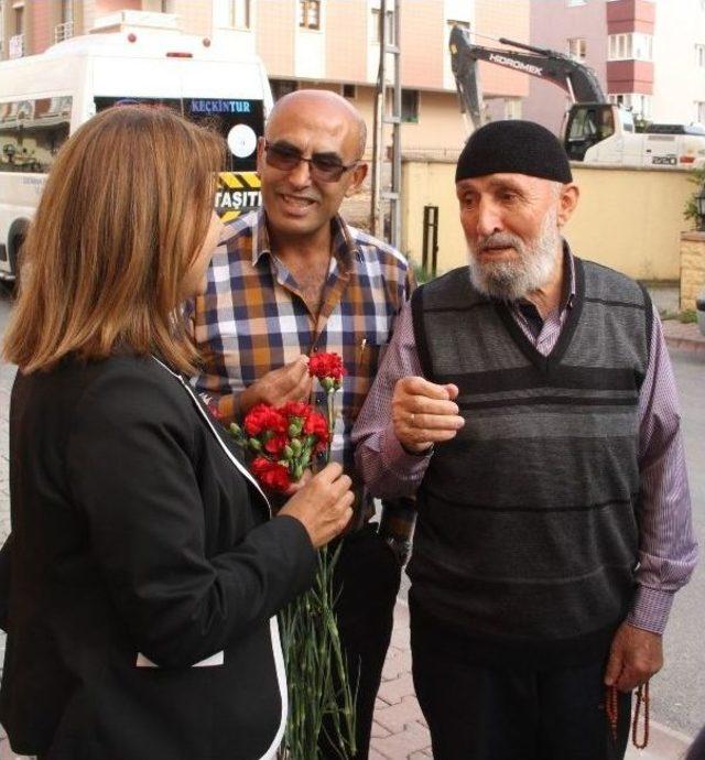 Ak Parti Milletvekili Adayı Hacer Aktürk, Esnafı Ziyaret Etti