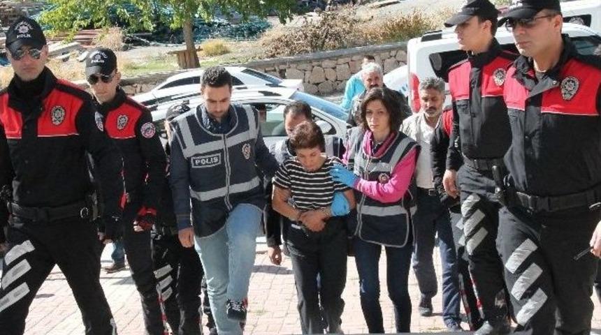 12 Yaşındaki &Ccedil;ocuğun Katili Anne G&ouml;r&uuml;n&uuml;ml&uuml; Yenge &Ccedil;ıktı