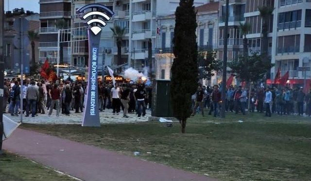 İzmir’de Polise Havai Fişek Ve Taşlarla Saldırı