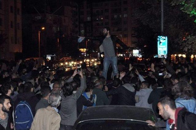 Ankara’da Yaşanan Patlama Olayına Tepki Gösteren Grup Polise Saldırdı