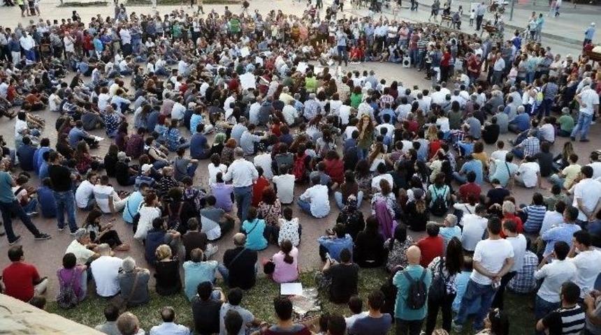 Ankara&rsquo;daki Patlamada Hayatını Kaybedenler Protestoyla Anıldı