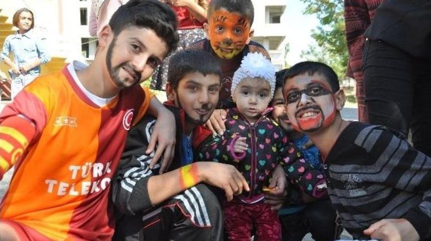 Bakım Ve Koruma Altındaki Çocuklara Kardeş Eli Uzatıldı