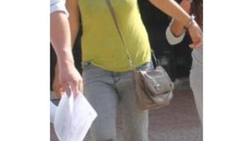 Sutyeninde 100 Uyuşturucu Hapla Yakalandı