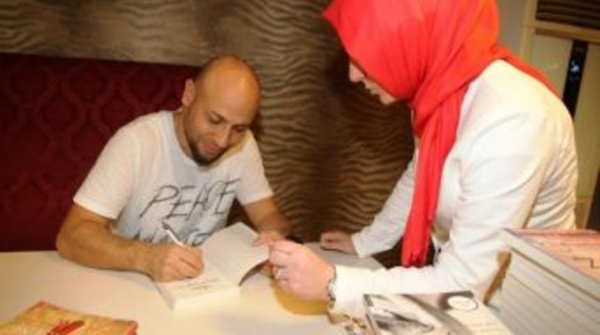 K&uuml;t&uuml;phaneli Otob&uuml;slerde İlk Kitaplar Tazeoğlu&rsquo;nun