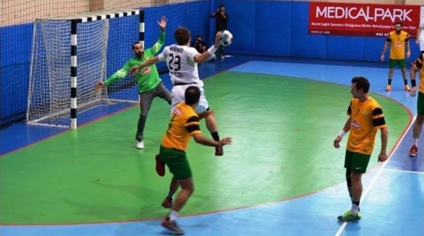 Nil&uuml;fer Belediyespor Farklı Kazandı