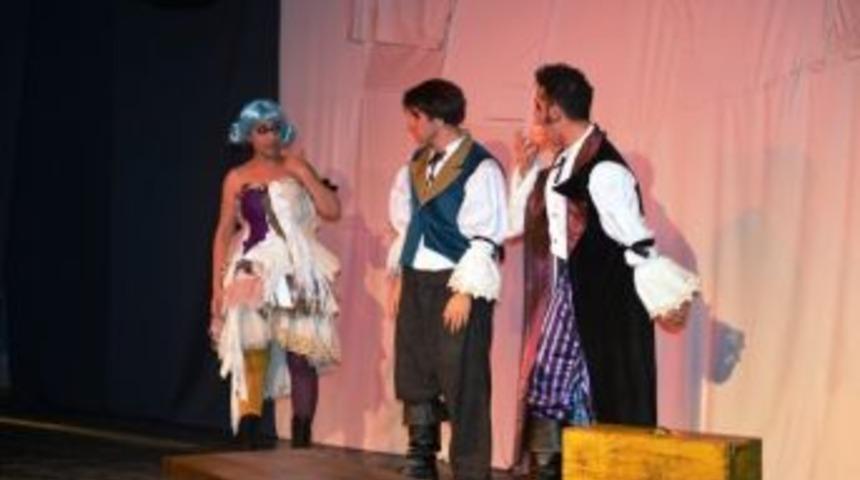 Grimm Kardeşler Nil&uuml;fer&rsquo;de &Ccedil;ocuklarla Buluştu