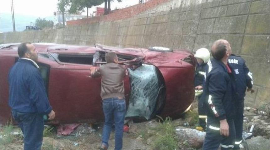 Aracıyla K&ouml;pr&uuml;den U&ccedil;tu