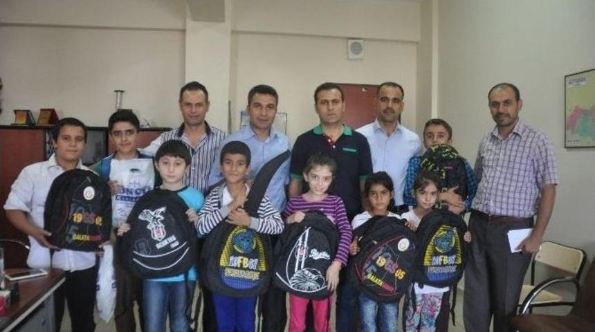 İkbal-der, Yetim Ve Fakir &Ouml;ğrencilere Kırtasiye Yardımı Yaptı